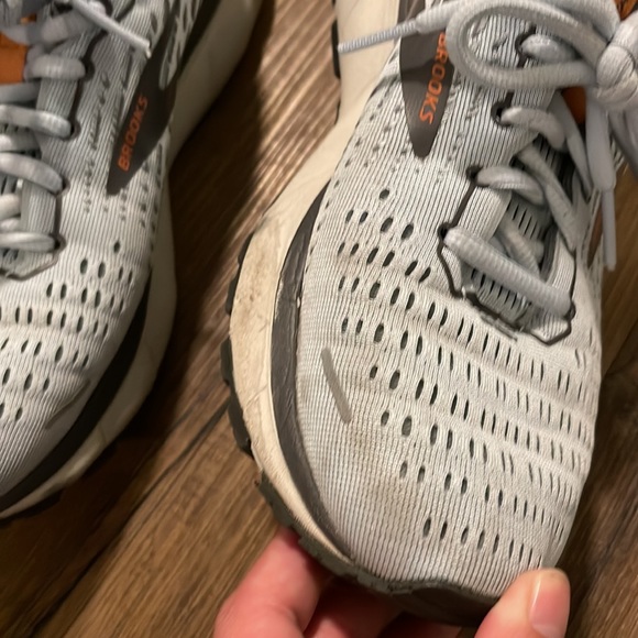 Brooks - Picture 7 of 9